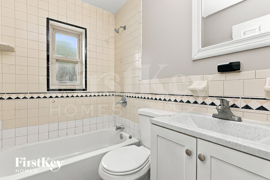 Building Photo - 1494 Clovernoll Dr