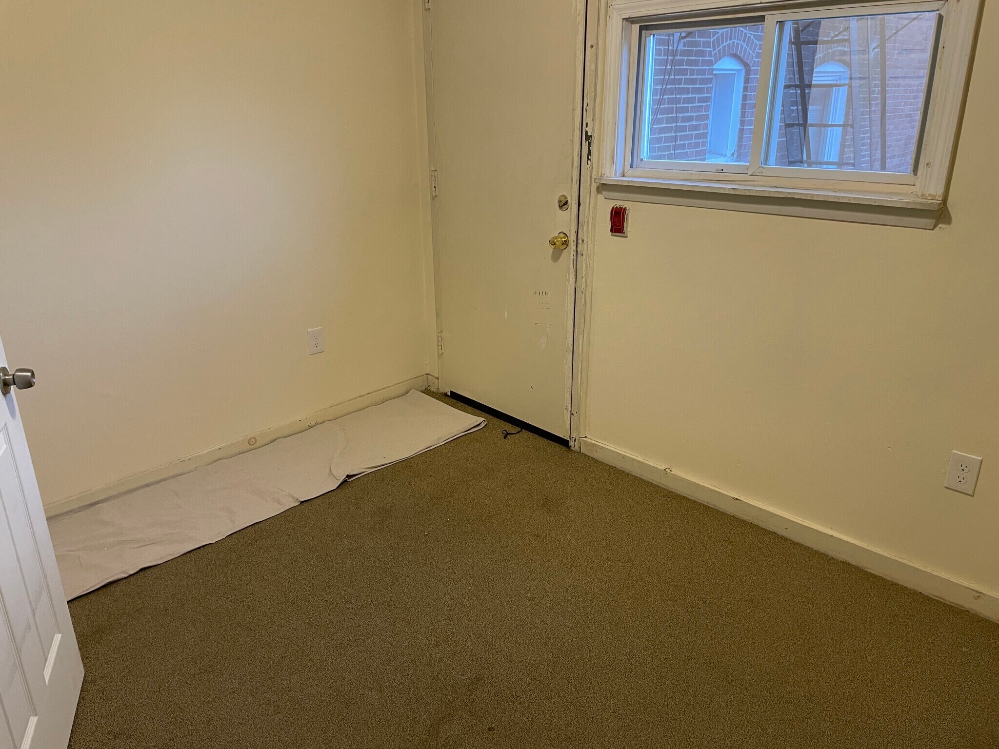 Building Photo - 227 Roxbury St