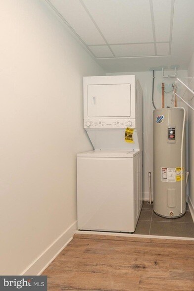 Building Photo - 2220-28 Master St