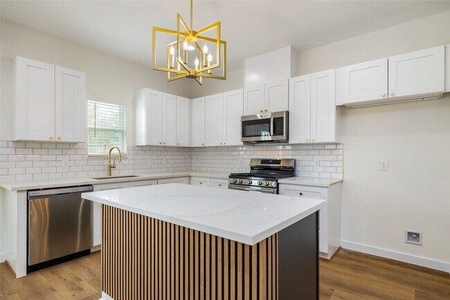 Building Photo - 6417 Eastland St