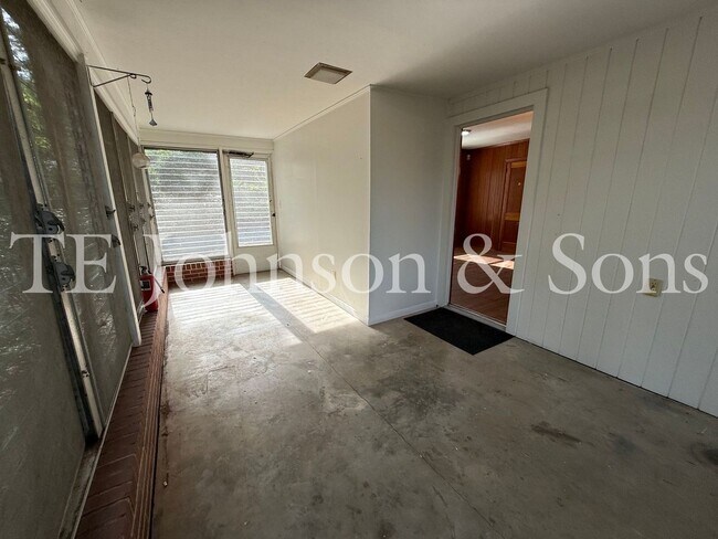 Building Photo - Spacious 3 Bedroom Home with Primary Suite on Main Level and 2-Car Carport
