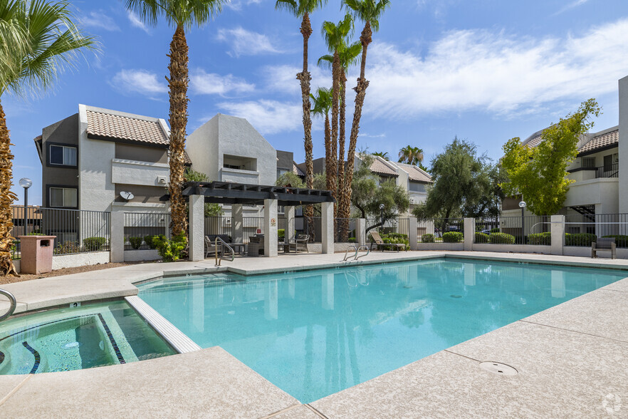Primary Photo - Galleria Apartments
