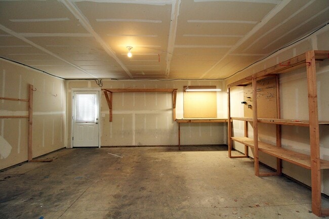 Building Photo - 21410 NE Rosewood Dr