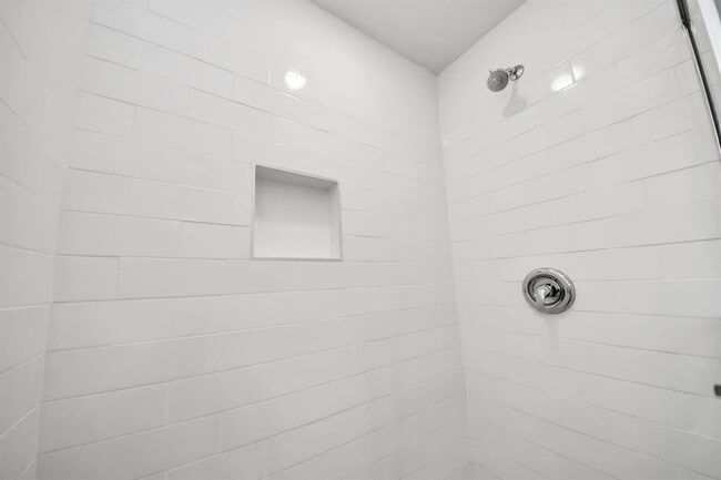 Building Photo - 9615 Meadowvale Dr