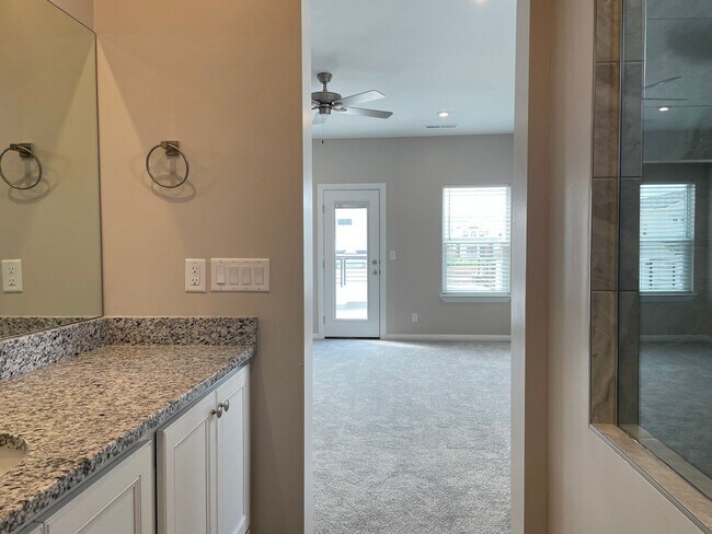 Building Photo - 750 W Scarlet Hill Dr