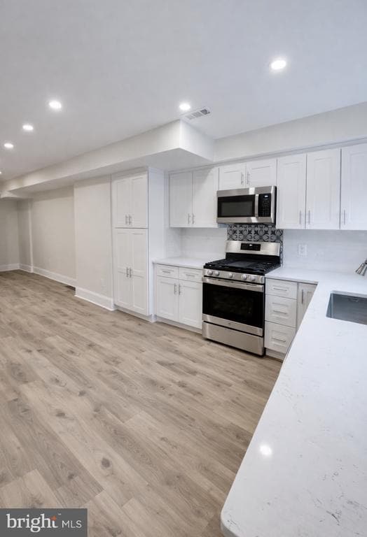 Building Photo - 22 Maple St