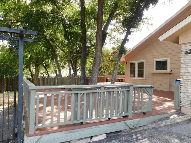 Building Photo - 1006 Porpoise St