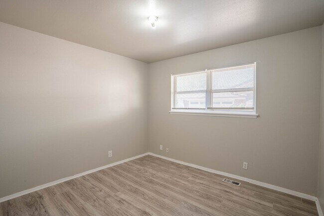 Building Photo - 5021 S 85th E Ave