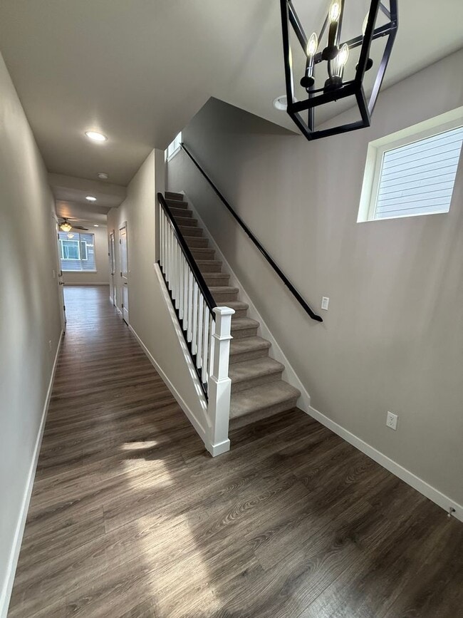 Building Photo - Home in Central Kitsap