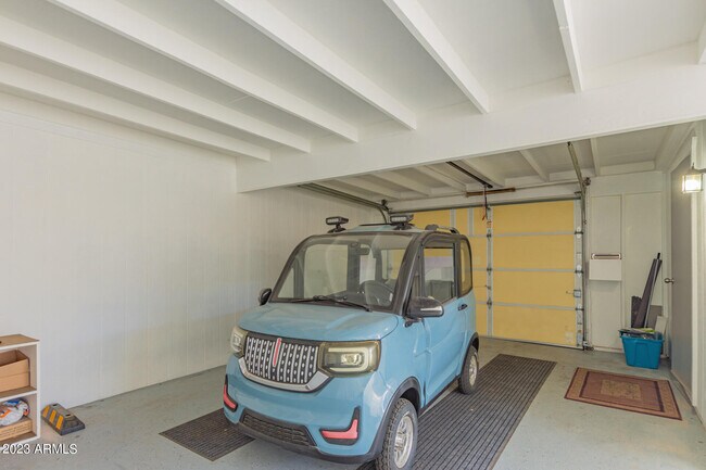 Building Photo - 10612 W Oakmont Dr