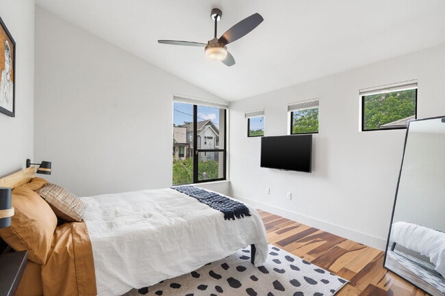 Building Photo - Modern Oasis in Bouldin Creek
