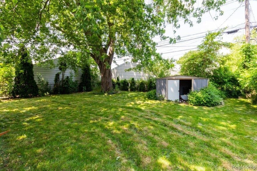 Building Photo - 26211 Linwood St