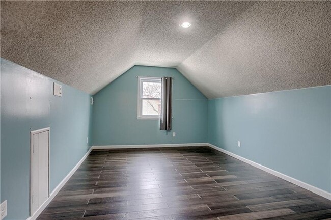 Building Photo - {8615} Remodeled w/ Updated Kitchen + New ...