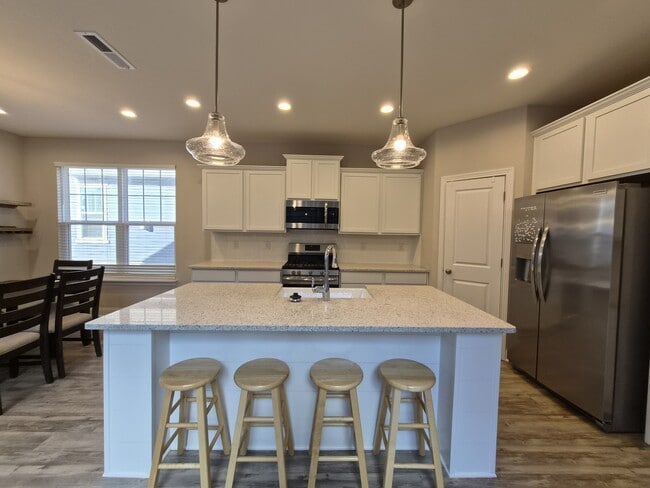 Building Photo - 14221 James Dean Dr