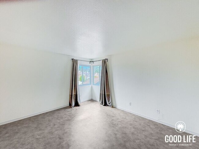 Building Photo - 2104 N Mammoth Pl