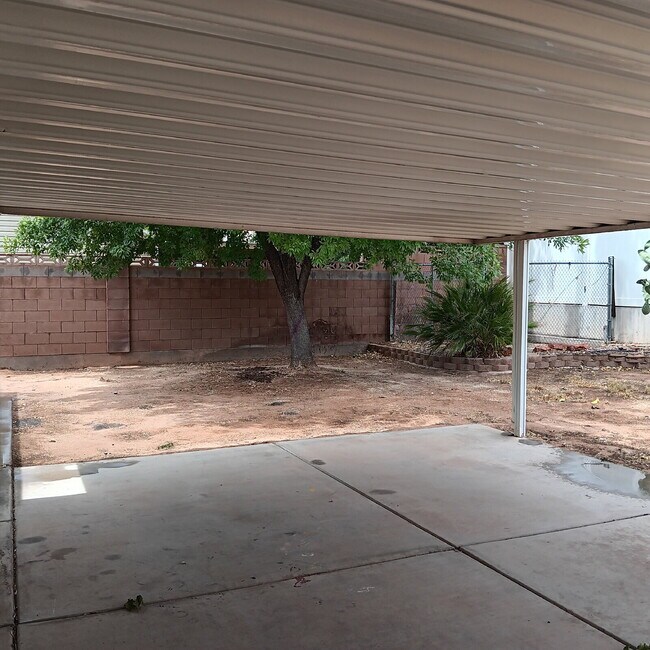 Building Photo - 1947 E 40 S Cir