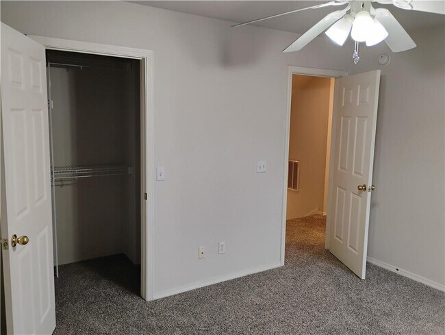 Building Photo - 3003 SW Deerfield Blvd