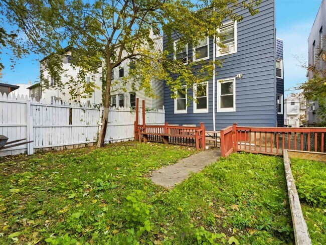 Building Photo - 23 Bayview Ave