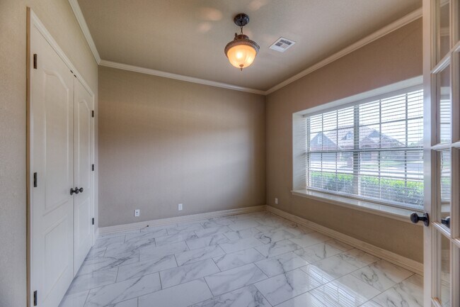 Building Photo - 1317 W Dover St