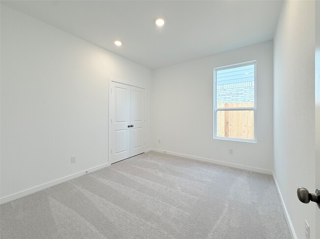 Building Photo - 31906 Blossom Ln