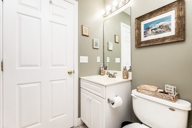 Building Photo - 224 Salem St