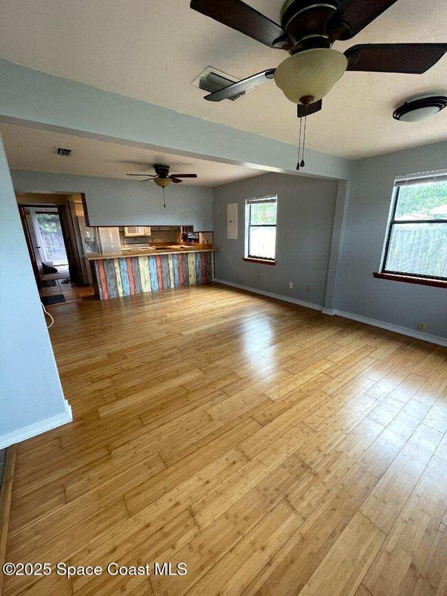 Building Photo - 2310 Pineapple Ave