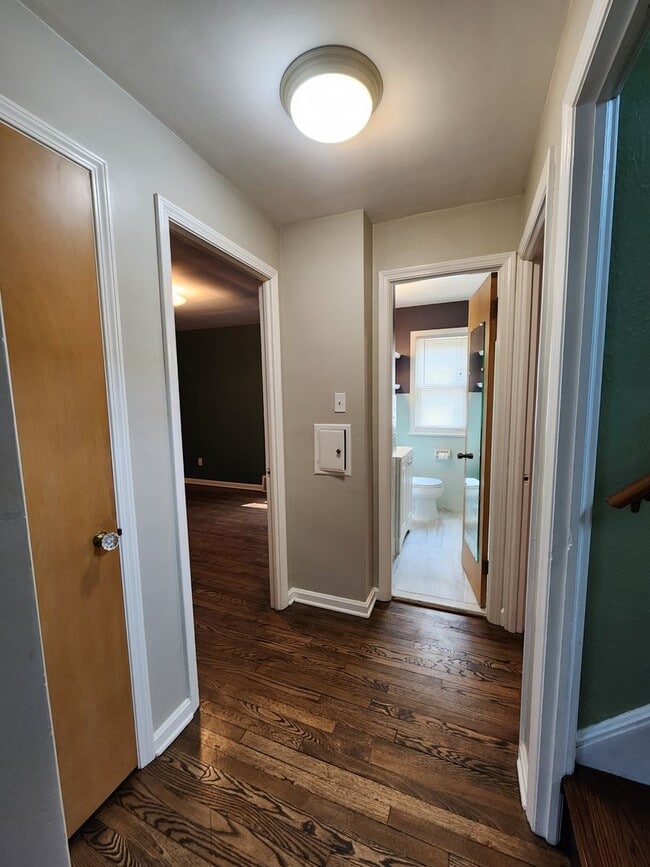 Building Photo - Beautiful 3 Bedroom Home For Rent