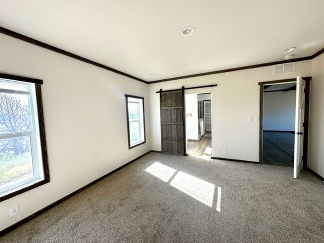 Building Photo - Stunning interior of this single level hom...