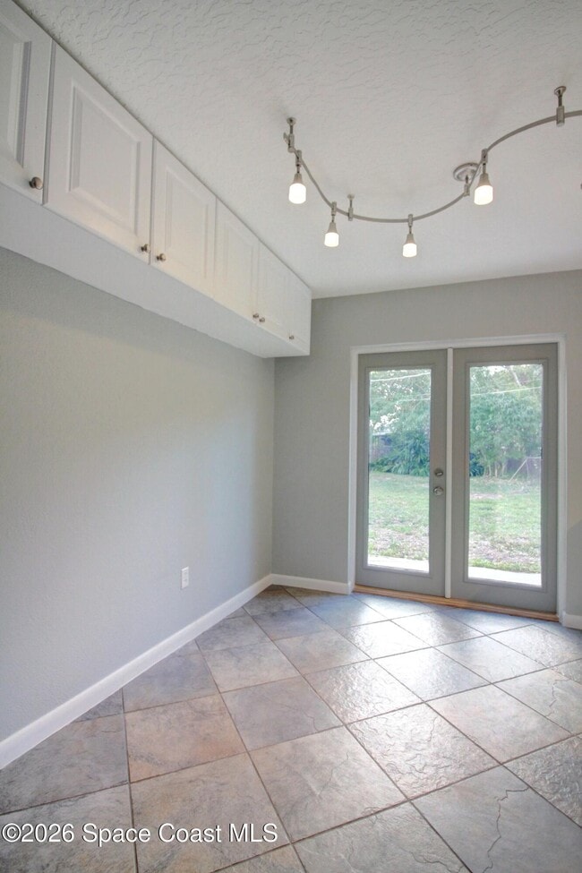 Building Photo - 3325 Elizabeth St