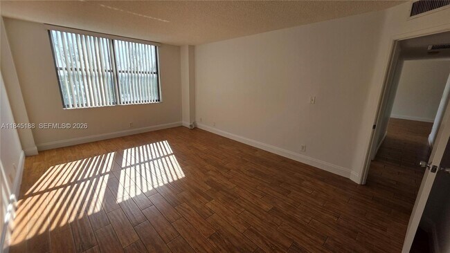 Building Photo - 18151 NE 31st Ct