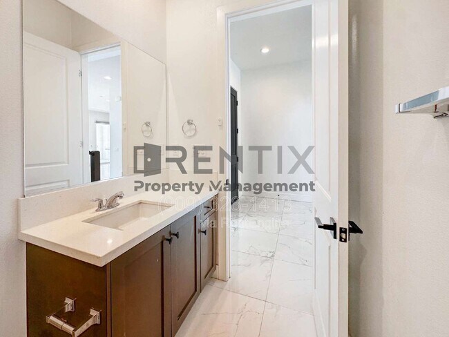 Building Photo - 19206 Blackthorn Dr