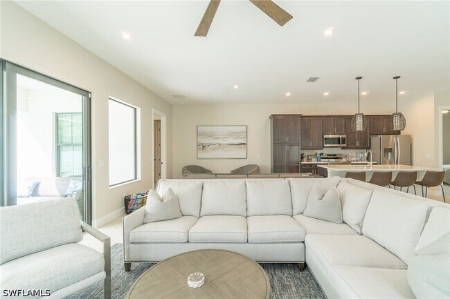 Building Photo - 822 105th Ave N