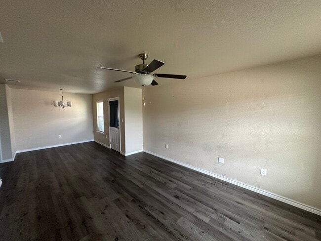 Building Photo - AVAILABLE NOW! - 2 WEEKS FREE (SECTION 8 A...