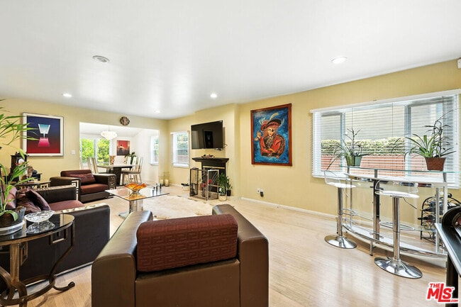 Building Photo - 22101 Buenaventura St