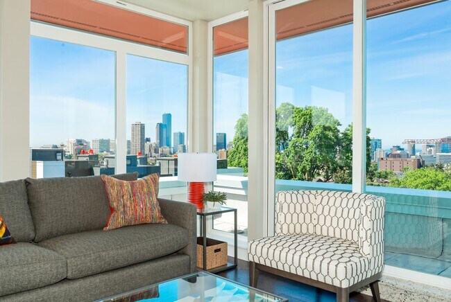 Building Photo - 1321 E John St