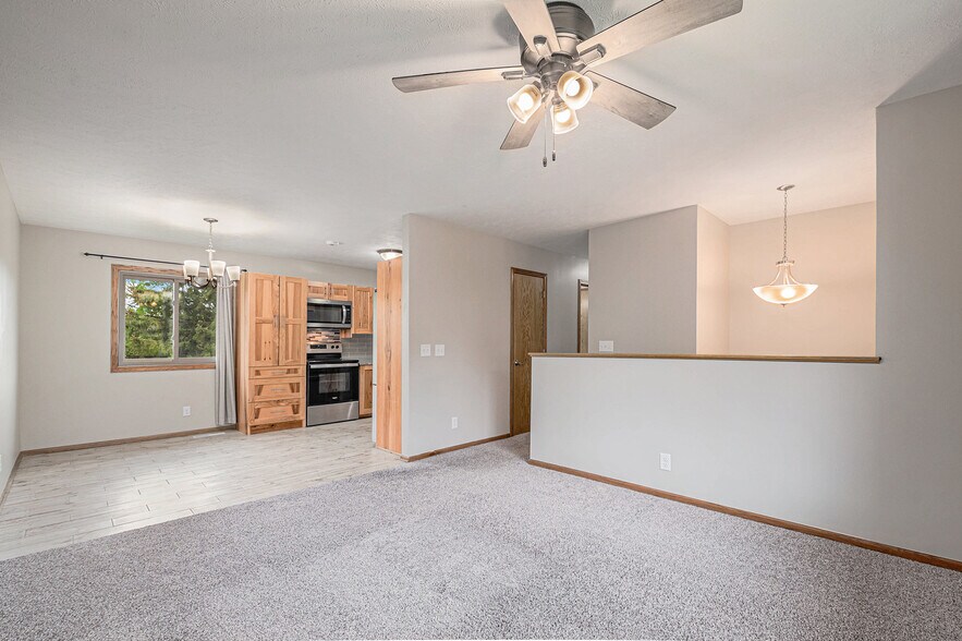 Building Photo - 14 Pinehurst Cir