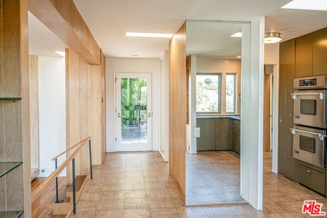 Building Photo - 8895 Appian Way