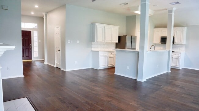 Building Photo - 3915 Summerfield Dr