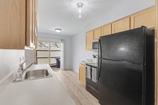 Building Photo - 3036 Forest Creek Ct