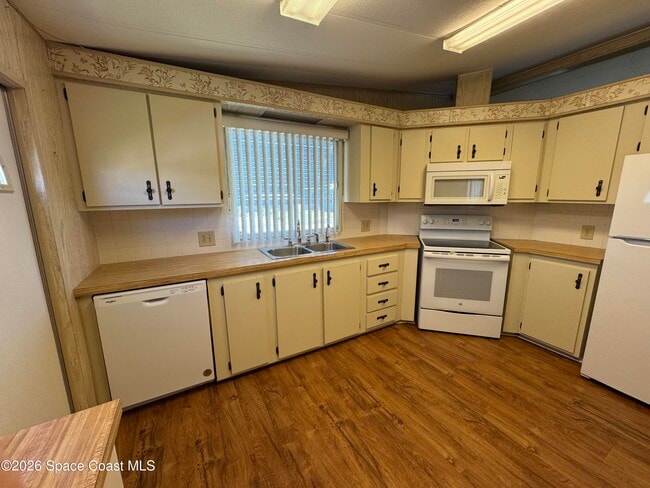 Building Photo - 1894 Coco Plum St NE