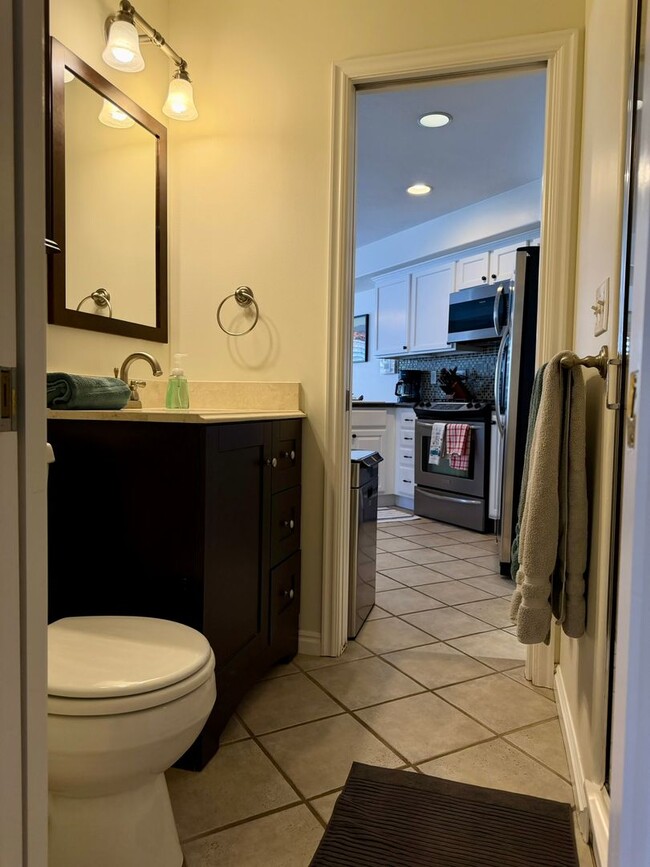 Building Photo - Townhouse within Walking Distance of Downtown Sugarhouse