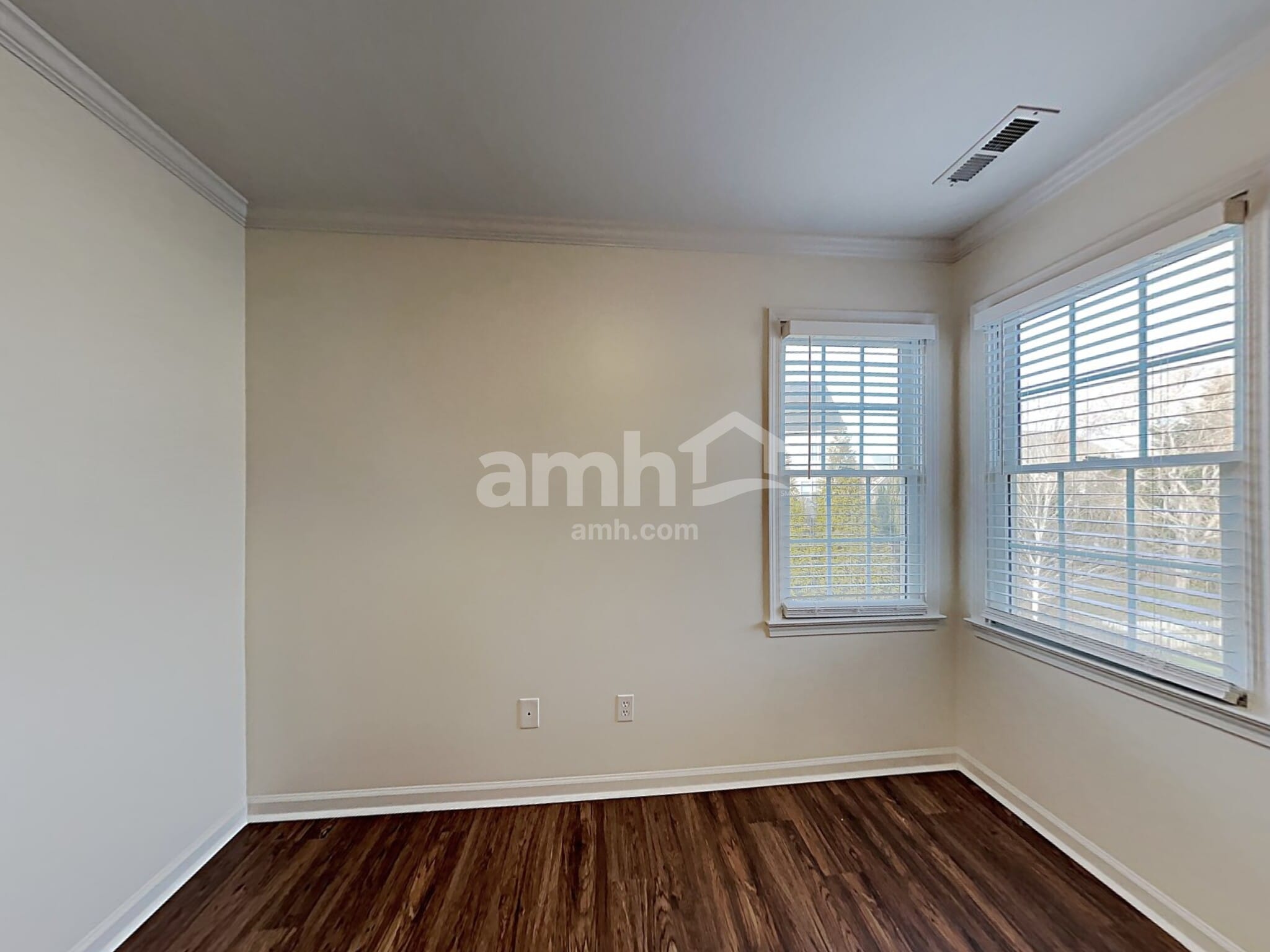 Building Photo - 925 Alba Rose Ave