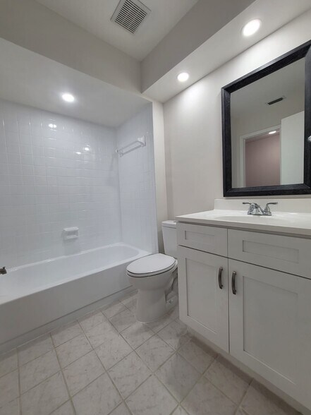 Building Photo - 6141 Oak Cluster Cir