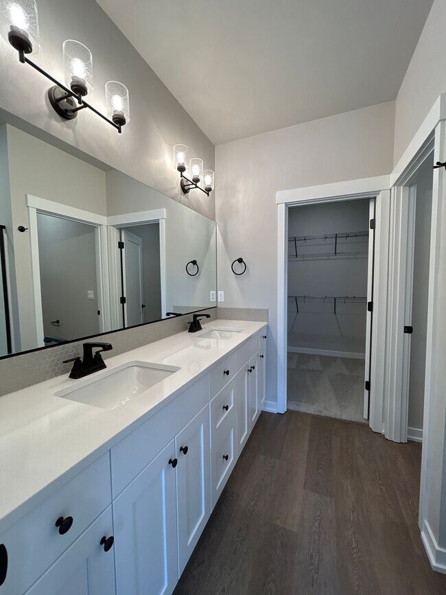 Building Photo - 2 Bedroom in the Luderman Crossing Community - PENDING APPLICATION