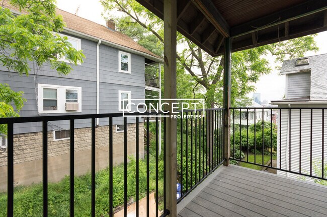 Building Photo - 31 Thornton St