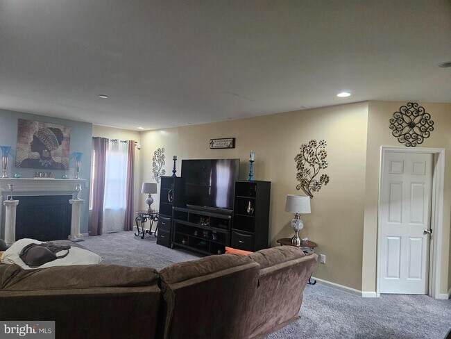 Building Photo - 1037 Suffolk Dr