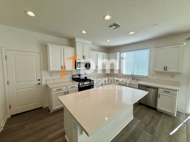 Building Photo - 707 Carnation Dr