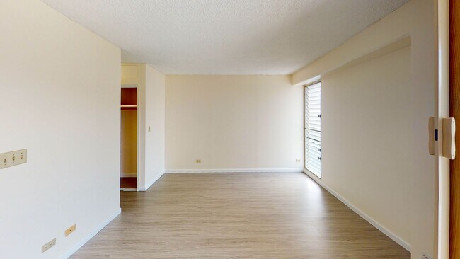 Building Photo - Fully Renovated 1 BR Unit at Kapiolani Manor