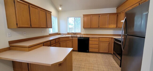 Building Photo - Cousino(8923/25)