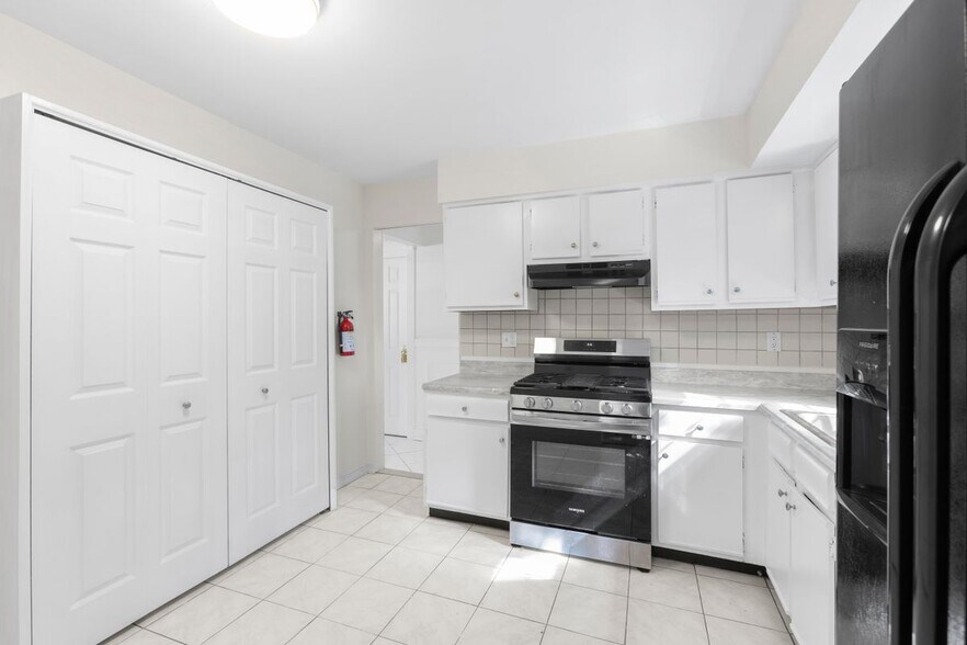 Building Photo - 13 Laurel Crest Dr